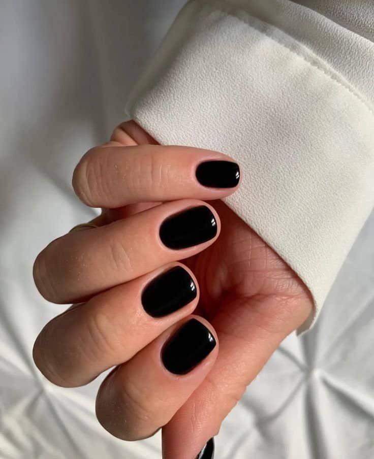manicura color negro