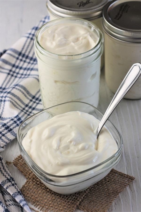 yogurt-natural-beneficios-para-el-cabello