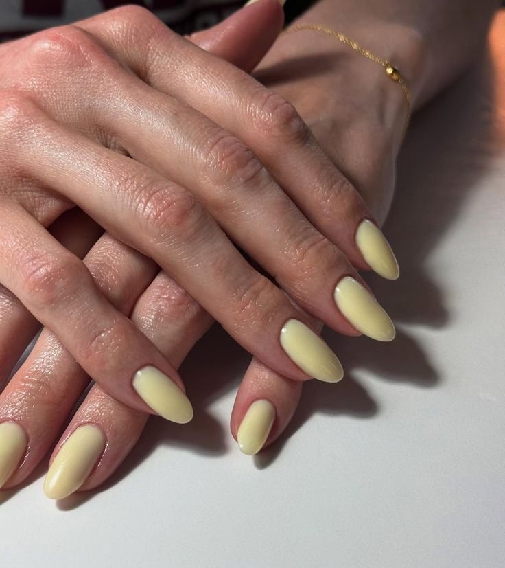 Butter yellow nails