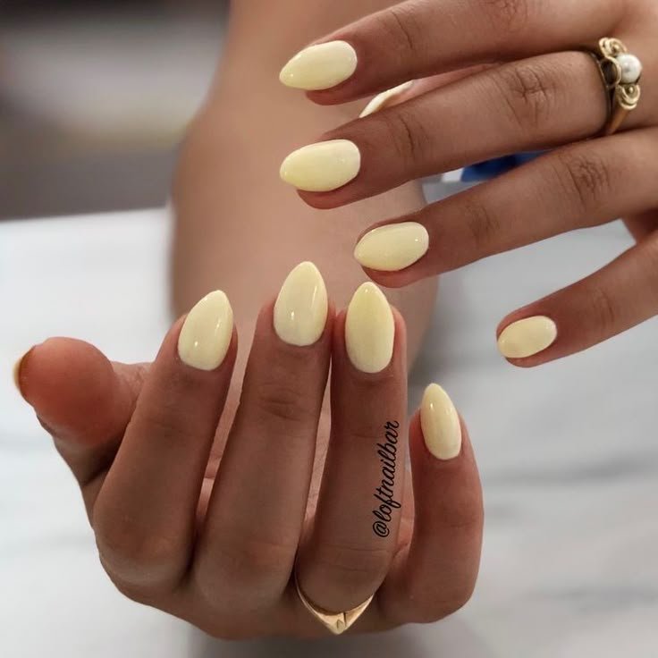 Butter yellow nails