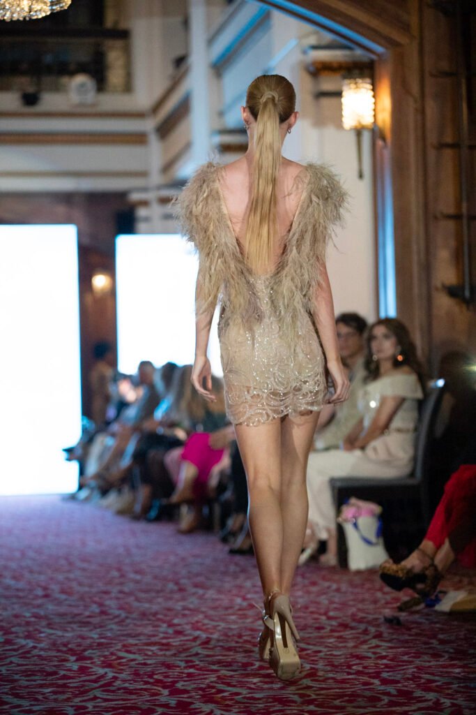 Claudia Arce presentó “Oceanic” en Chicago y brilló en el World Fashion Festival