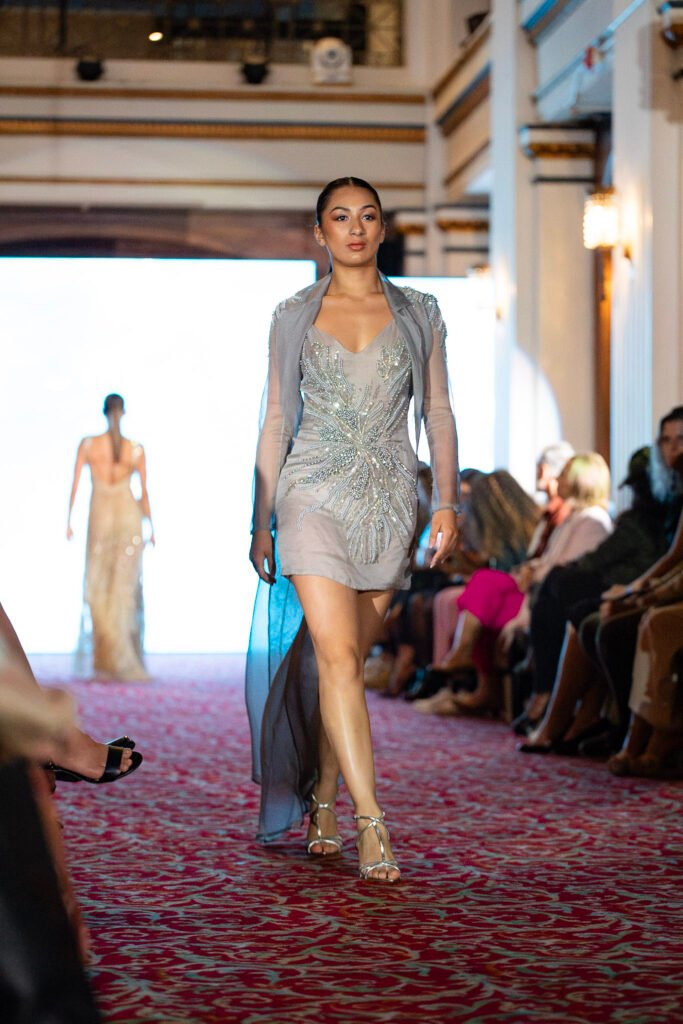 Claudia Arce presentó “Oceanic” en Chicago y brilló en el World Fashion Festival