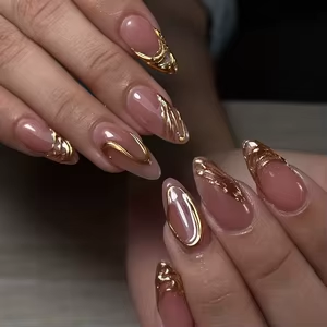 Uñas foil: el diseño que transforma cualquier manicura en tendencia