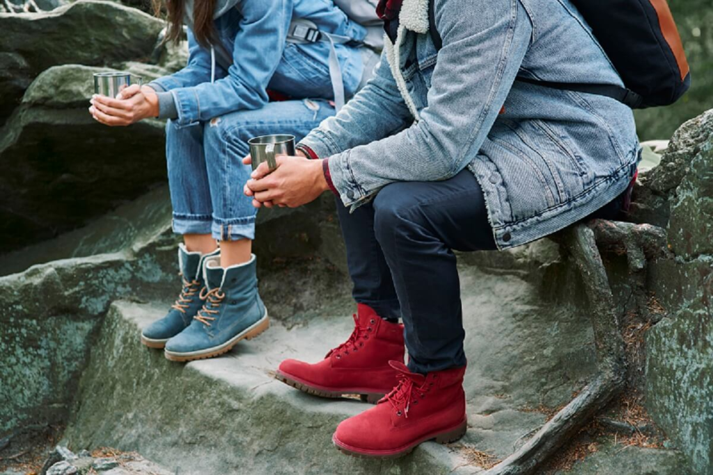 Jeans y zapatos rojos: la combinación tendencia de la primavera 2026