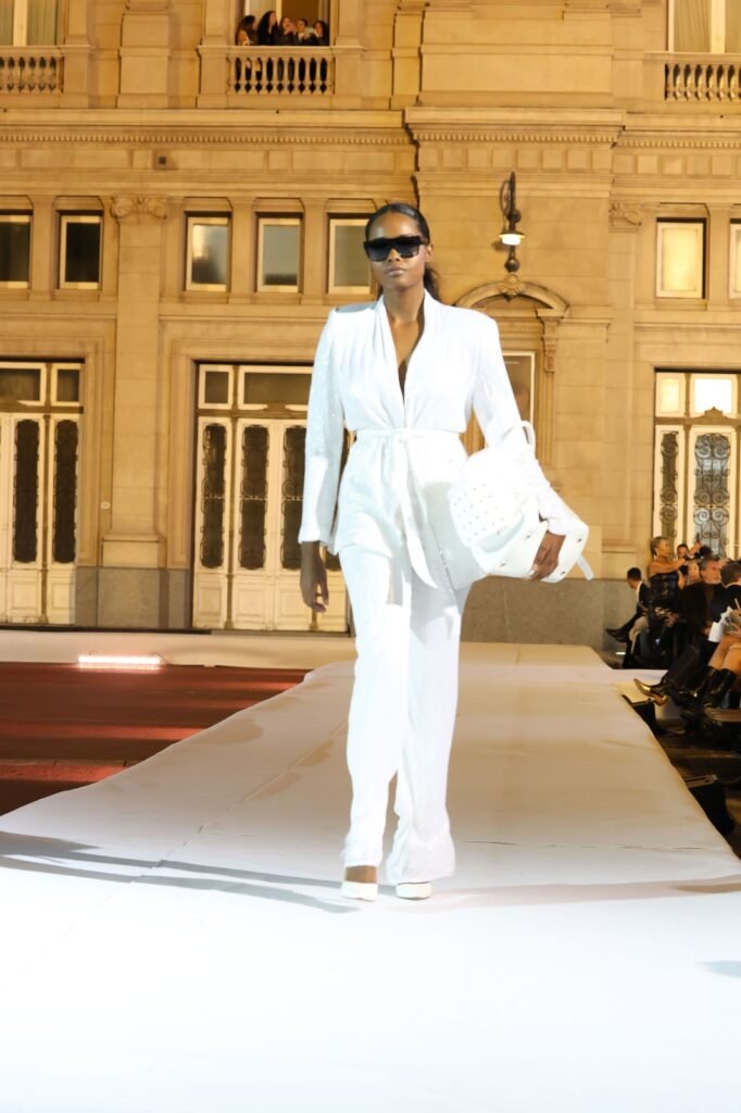 Claudia Arce presentó “Eterna”: así fue el exclusivo desfile por sus 40 años en la moda.