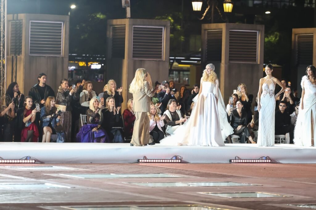 Claudia Arce presentó “Eterna”: así fue el exclusivo desfile por sus 40 años en la moda.