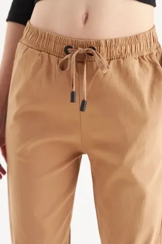 Cómo llevar babuchas en otoño 2026: los looks en tonos ámbar que son tendencia