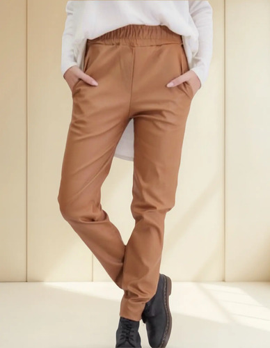Cómo llevar babuchas en otoño 2026: los looks en tonos ámbar que son tendencia