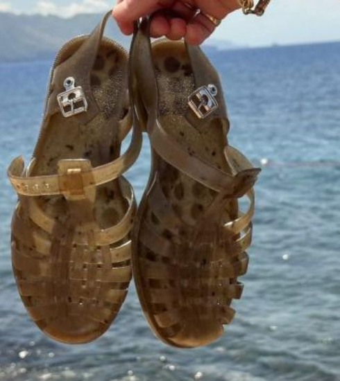 Las sandalias jelly vuelven en 2026 y prometen ser el calzado más viral del verano