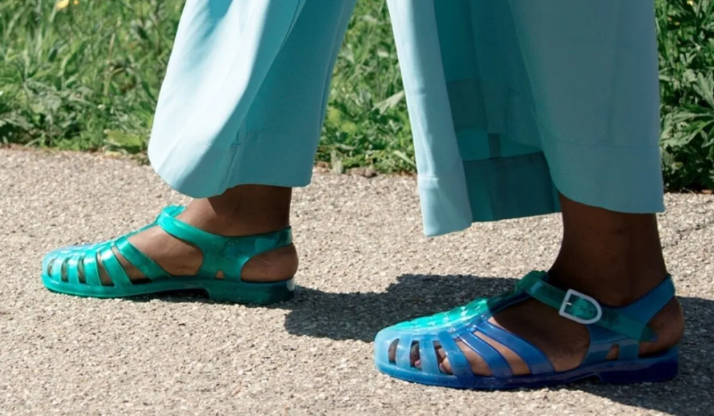 Las sandalias jelly vuelven en 2026 y prometen ser el calzado más viral del verano