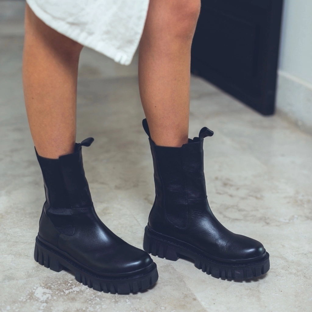 Qué zapatos se usan este invierno 2026: las tendencias que dominan el street style.