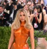 Kim Kardashian impactó en la Met Gala 2026: el significado de su vestido metálico