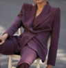 El tono berenjena llega a la moda y ya domina los looks de invierno 2026.