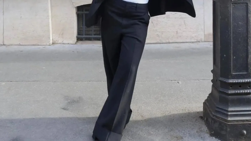 Los pantalones de sastrería relajada son la nueva obsesión de la moda 2026