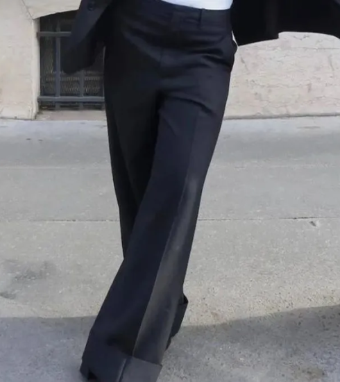 Los pantalones de sastrería relajada son la nueva obsesión de la moda 2026