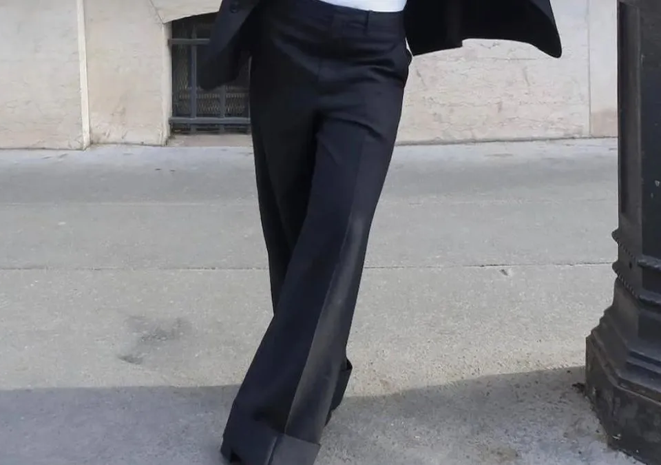Los pantalones de sastrería relajada son la nueva obsesión de la moda 2026