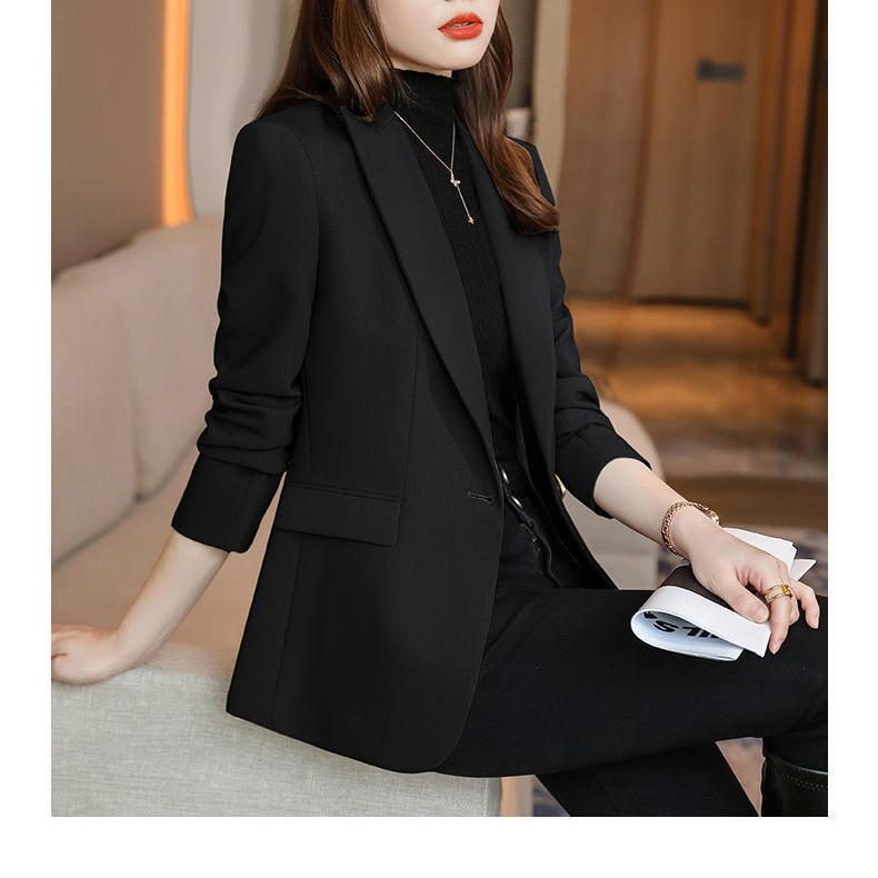 Por qué el blazer negro es la prenda imprescindible del otoño 2026