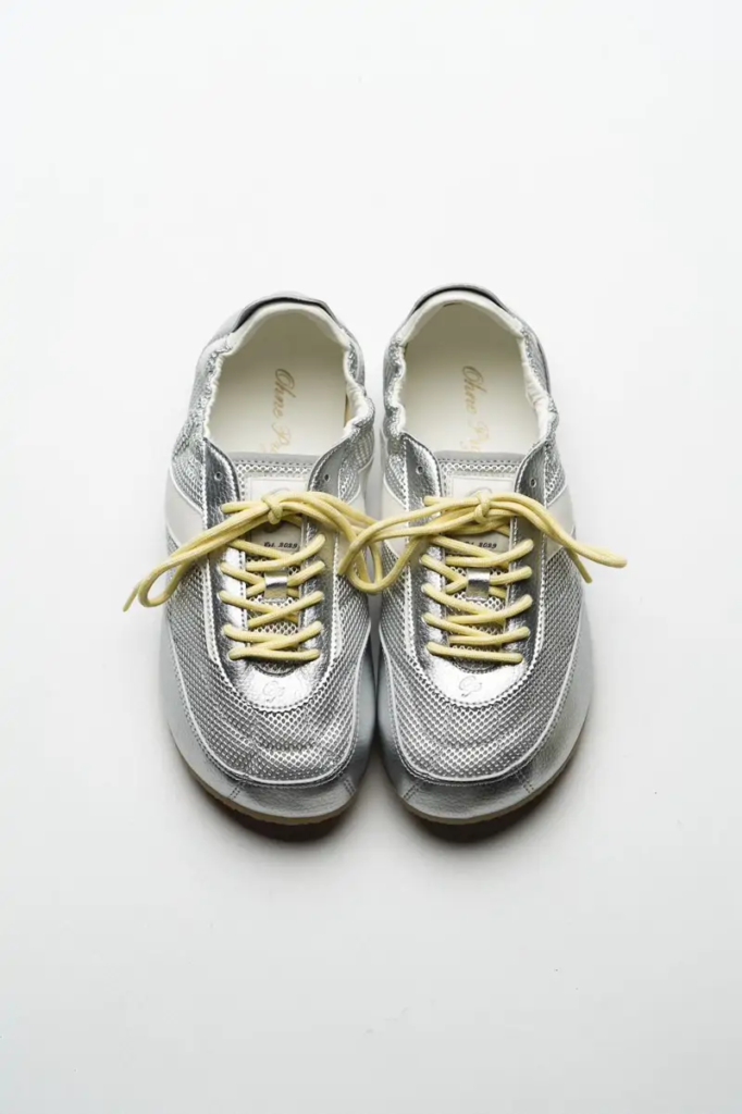 Sneakerinas: la tendencia en zapatillas femeninas que dominará el verano europeo