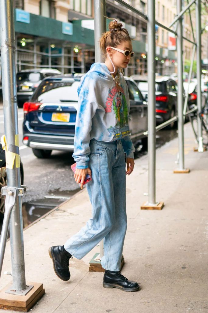 Qué son los Granny jeans, los vaqueros que dominarán la moda este 2026