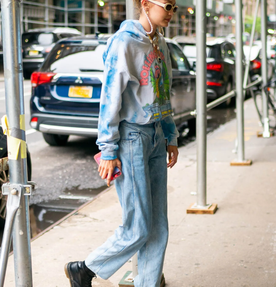 Qué son los Granny jeans, los vaqueros que dominarán la moda este 2026