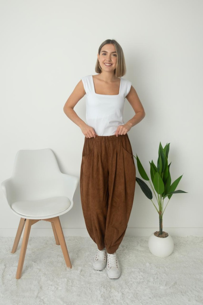 Cómo llevar babuchas en otoño 2026: los looks en tonos ámbar que son tendencia