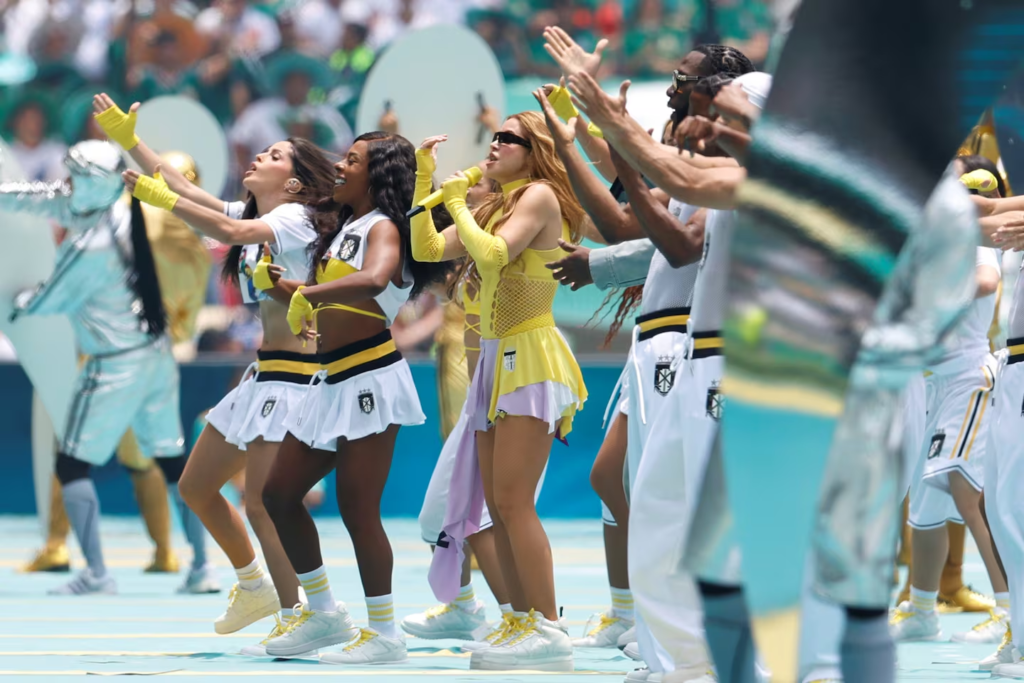 Shakira deslumbró en la apertura del Mundial 2026 con un look futurista en amarillo neón
