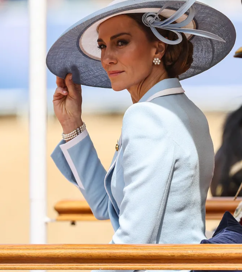 Kate Middleton homenajeó a Lady Di con un elegante look azul en el Trooping the Colour 2026