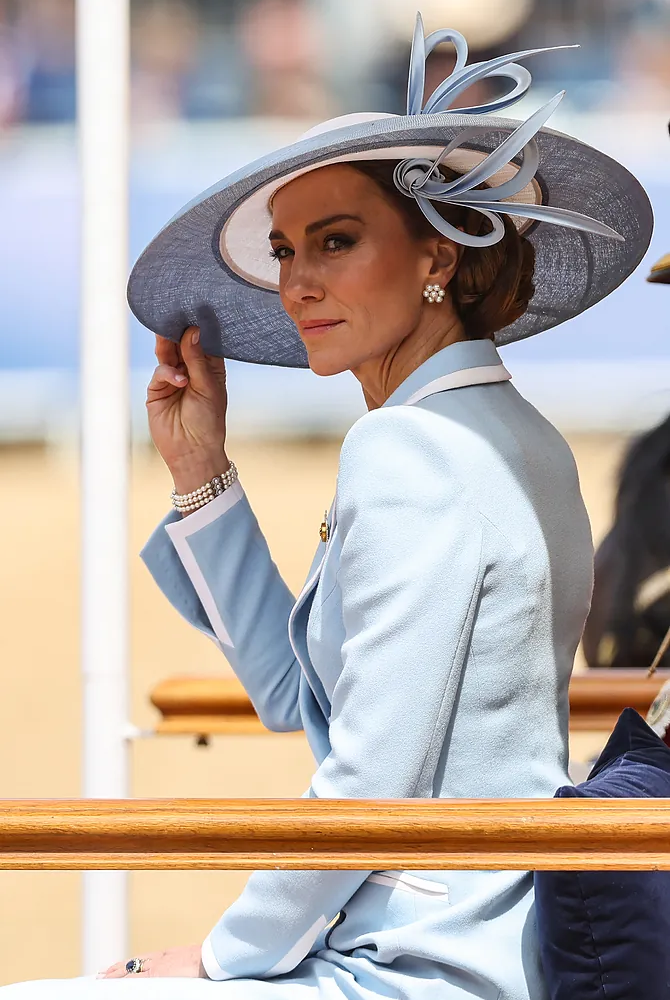 Kate Middleton homenajeó a Lady Di con un elegante look azul en el Trooping the Colour 2026