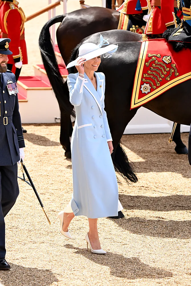 Kate Middleton homenajeó a Lady Di con un elegante look azul en el Trooping the Colour 2026