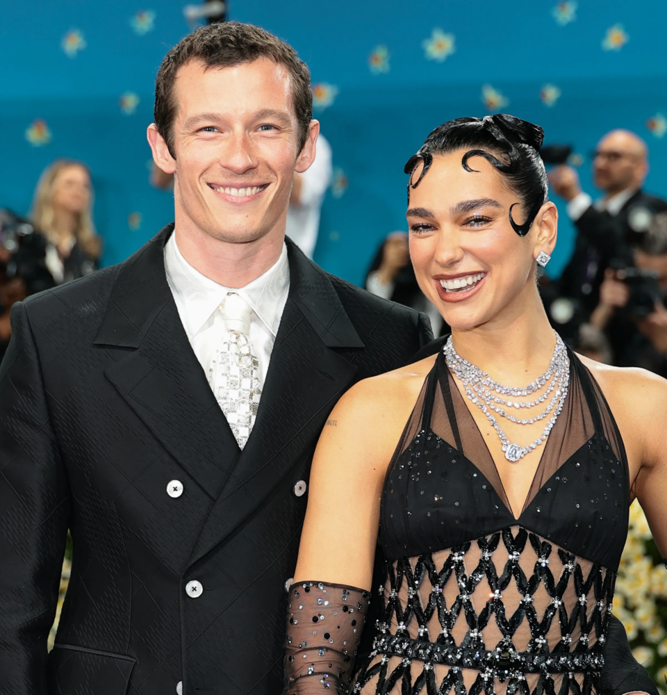 Dua Lipa se casó con Callum Turner y sorprendió con un look nupcial fuera de lo común
