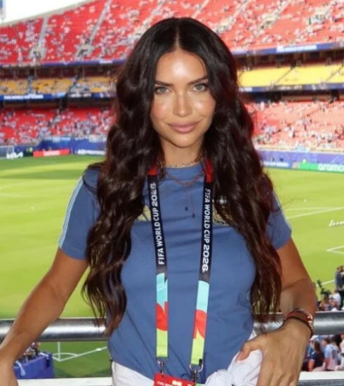 Zaira Nara apostó al celeste y blanco con un look ideal para alentar a la Selección Argentina