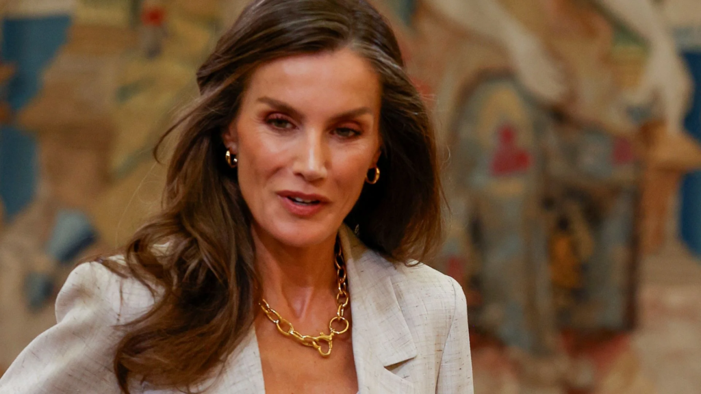 La reina Letizia recupera su vestido verde jade favorito y marca tendencia