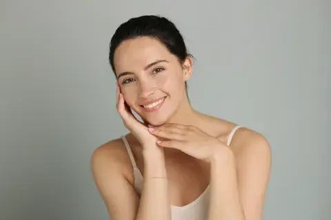 Adiós al maquillaje pesado: las tendencias beauty que dejamos atrás en invierno 2026