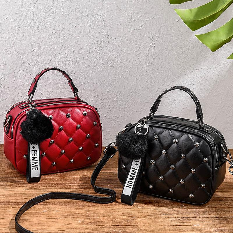 Las carteras XXL pasaron de moda: los bolsos pequeños y estructurados son la tendencia de 2026