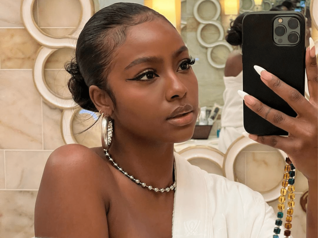 Sleek bun: el peinado que salva cualquier bad hair day y es tendencia en 2026