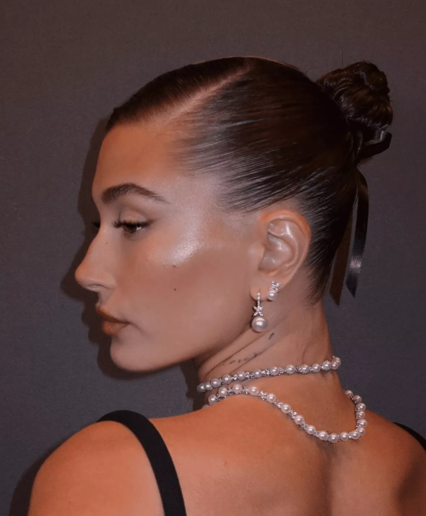 Sleek bun: el peinado que salva cualquier bad hair day y es tendencia en 2026