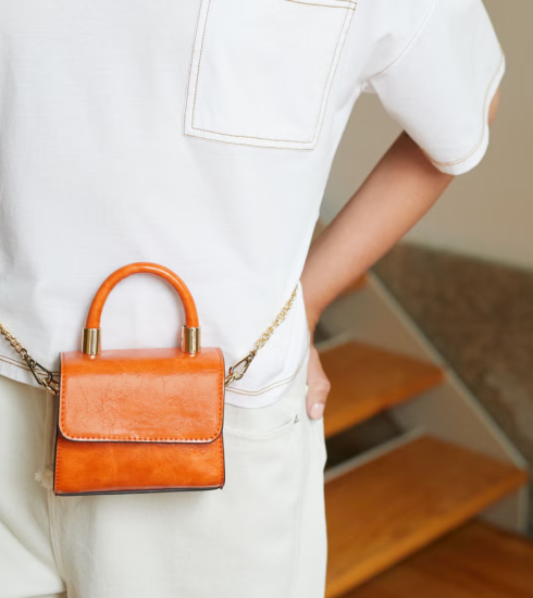 Las carteras XXL pasaron de moda: los bolsos pequeños y estructurados son la tendencia de 2026