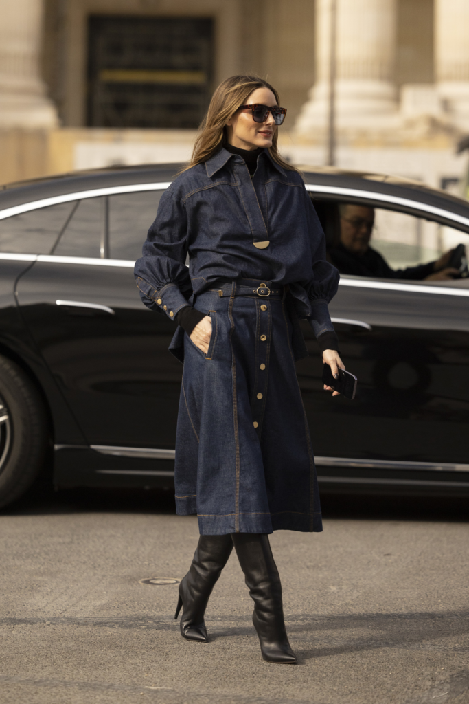 Botas altas y faldas largas: la combinación elegante que domina el otoño 2026