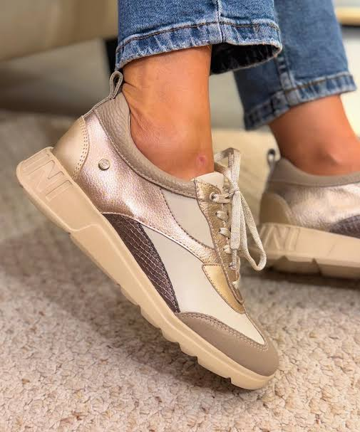 Ni negras ni blancas: las zapatillas que todas las fashionistas usan este año