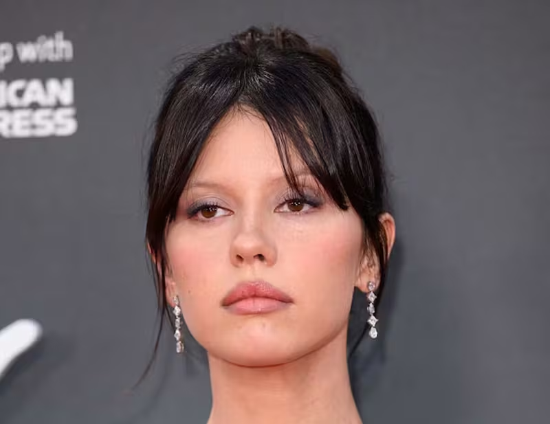 Soft goth makeup: cómo recrear la tendencia de maquillaje que domina las noches