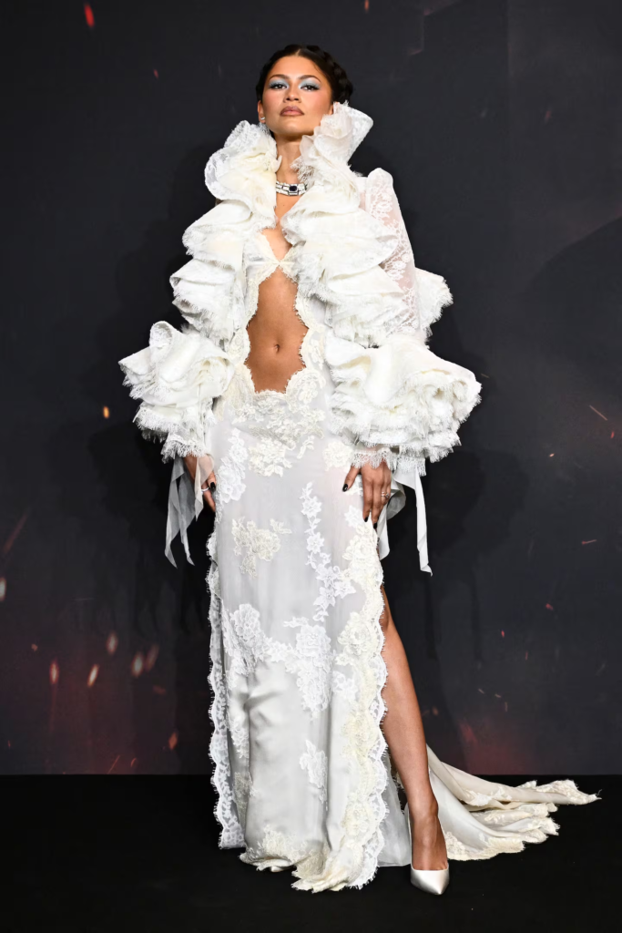 Zendaya impactó con vestidos de Louis Vuitton y Matières Fécales en la premiere de La Odisea