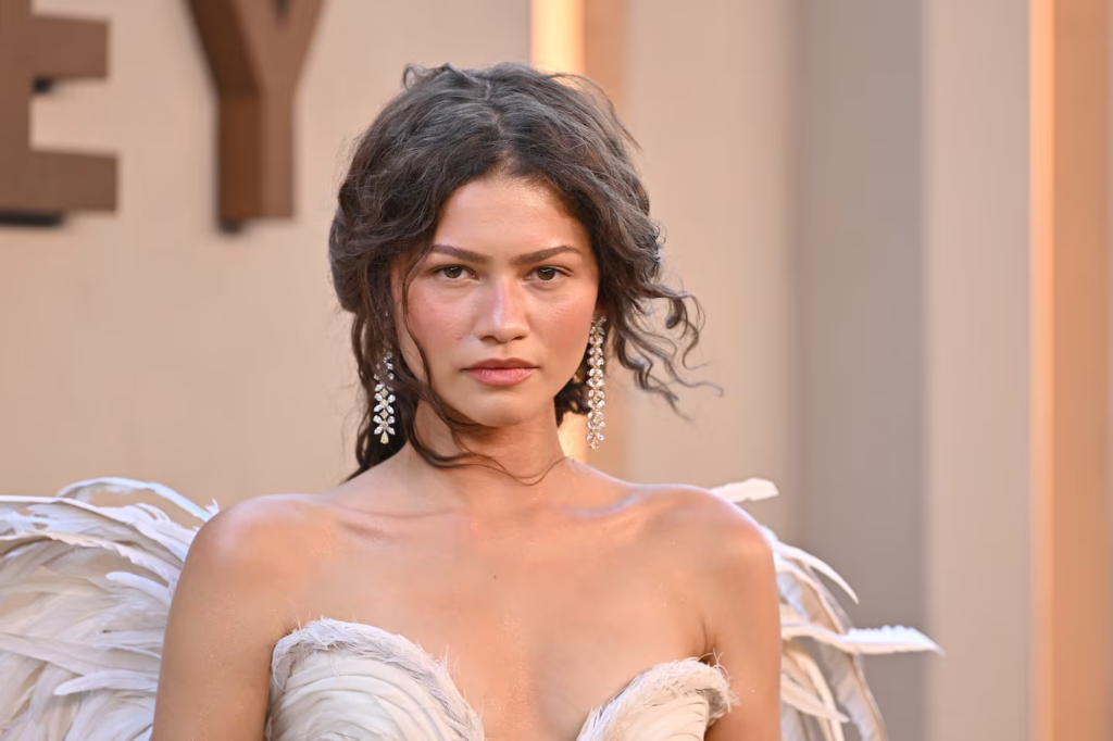 Zendaya impactó con vestidos de Louis Vuitton y Matières Fécales en la premiere de La Odisea