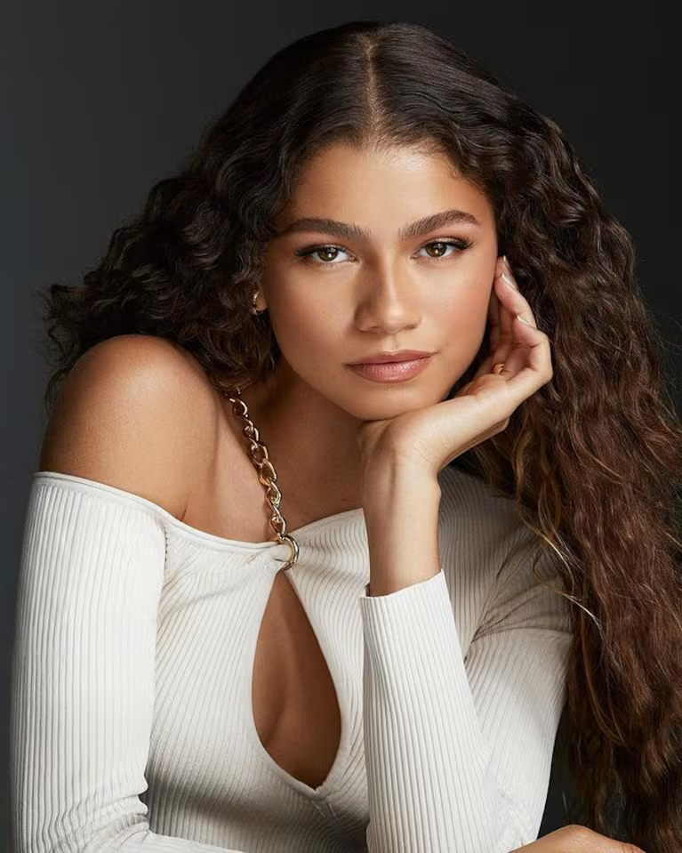Zendaya impactó con vestidos de Louis Vuitton y Matières Fécales en la premiere de La Odisea