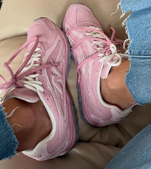 Las zapatillas rosa bebé son tendencia: el color que conquista la moda este 2026