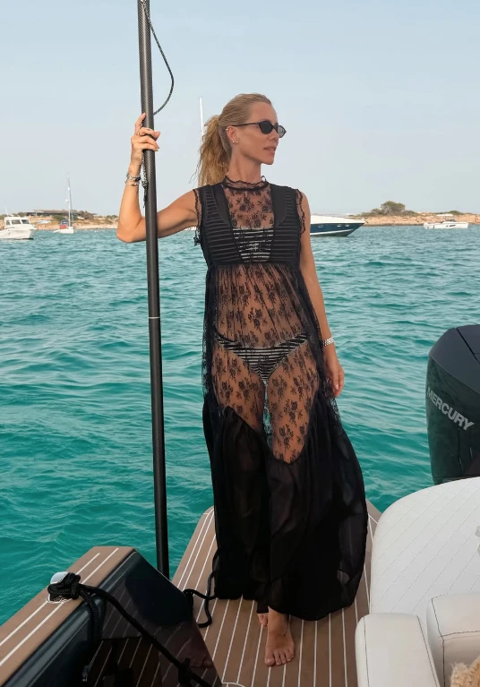 El look de Nicole Neumann confirma que los vestidos transparentes serán furor el próximo verano