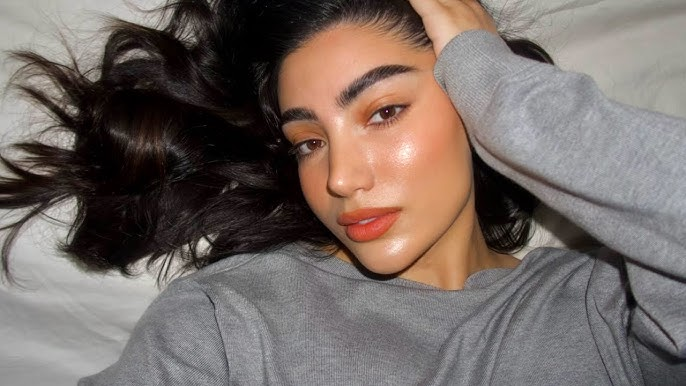 Qué es el Satin Skin Makeup, la tendencia beauty que deja una piel luminosa y natural