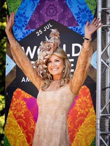 Máxima Zorreguieta volvió a imponer tendencia con un elegante look monocromático