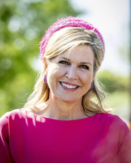 Máxima Zorreguieta volvió a imponer tendencia con un elegante look monocromático
