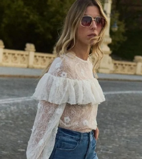 Poleras de encaje: la tendencia elegante que transforma cualquier look este invierno
