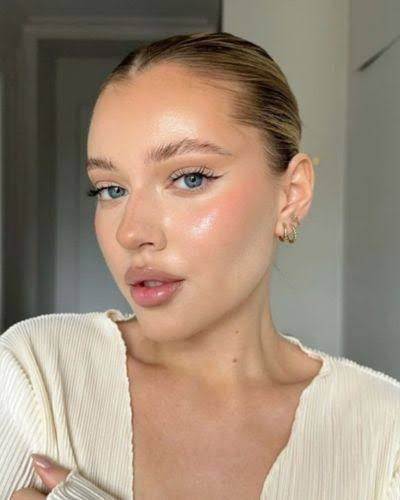 Efecto lifting con rubor: la técnica viral que transforma el rostro en segundos